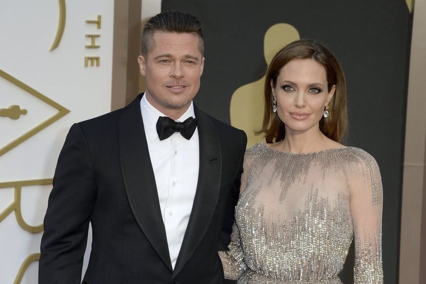 ELLITORAL_378943 | Archivo MCX96. Hollywood (United States), 02/03/2014.- US actress Angelina Jolie (R) and actor Brad Pitt (L) arrive for the 86th annual Academy Awards ceremony at the Dolby Theatre in Hollywood, California, USA, 02 March 2014. The Oscars are presented for outstanding individual or collective efforts in up to 24 categories in filmmaking. (Premios de la Academia) (Oscar) EFE/EPA/MIKE NELSON