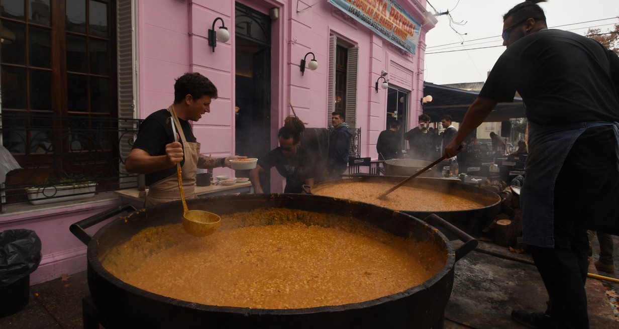 El locro es un plato tradicional para las fechas patrias.