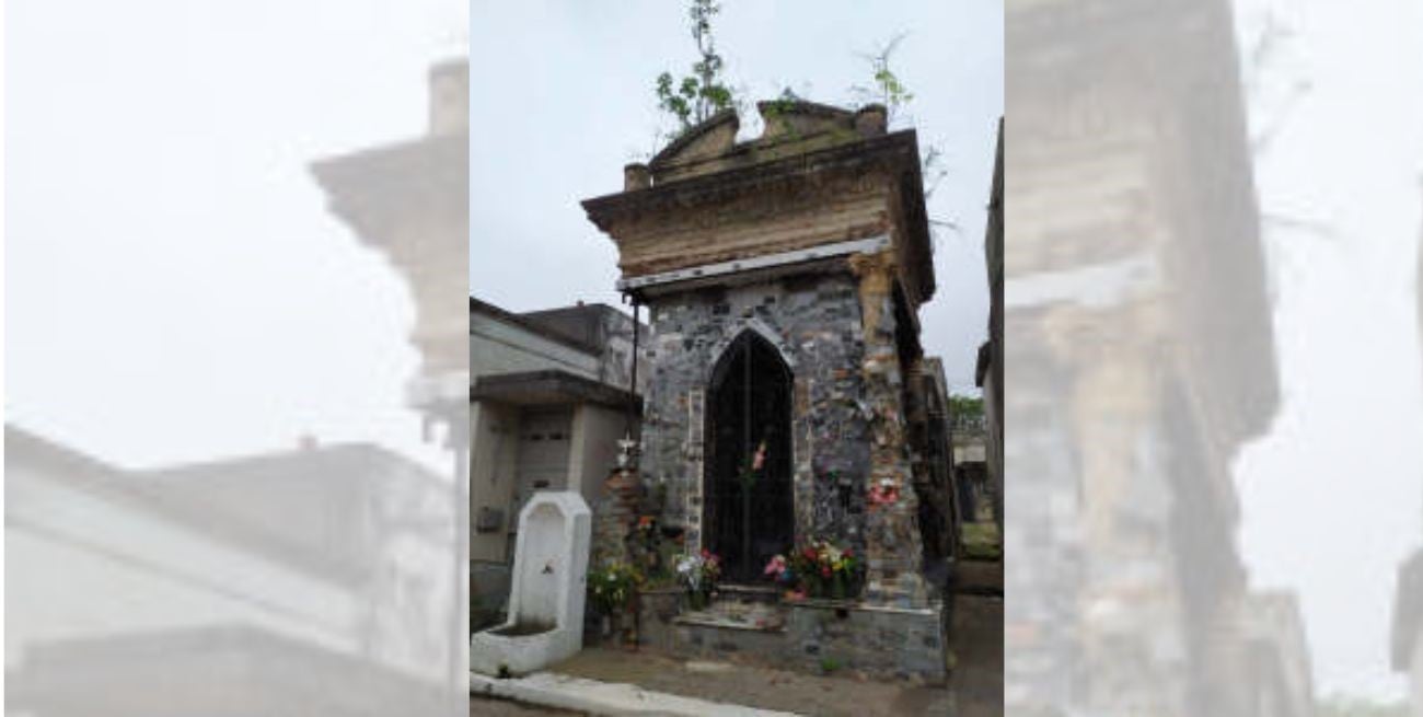 El panteón "milagroso" de Rafael Mansilla, uno de los lugares más visitados.