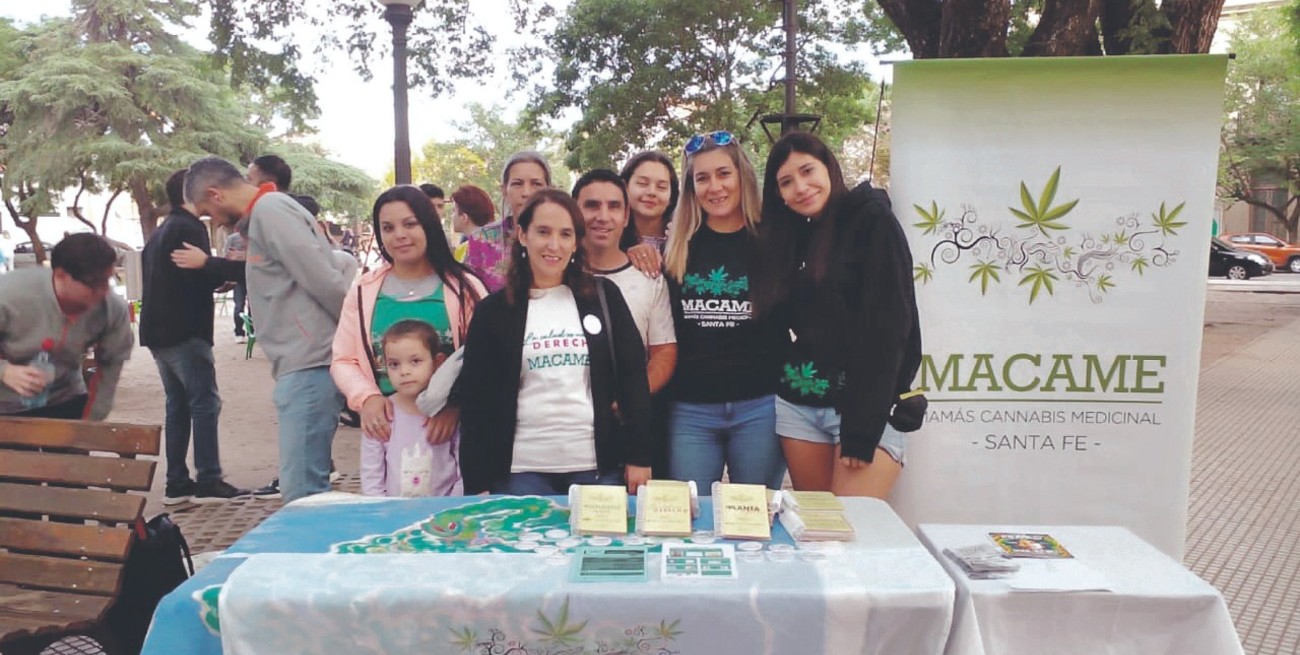 Parte del grupo de la asociación Mamás Cannabis Medicinal (Macame).