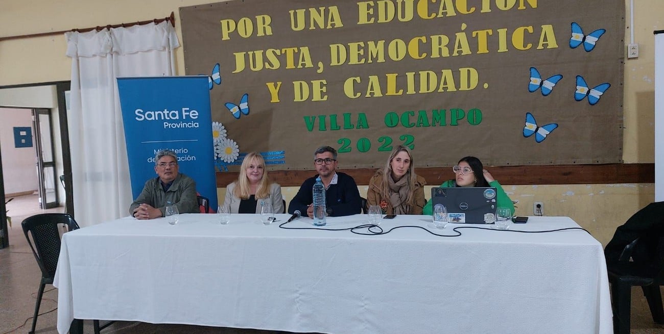 Funcionarios del ministerio de Educación se reunieron con más de 700 directivos para planificar la jornada de 5 horas en las escuelas primarias rurales de la provincia.