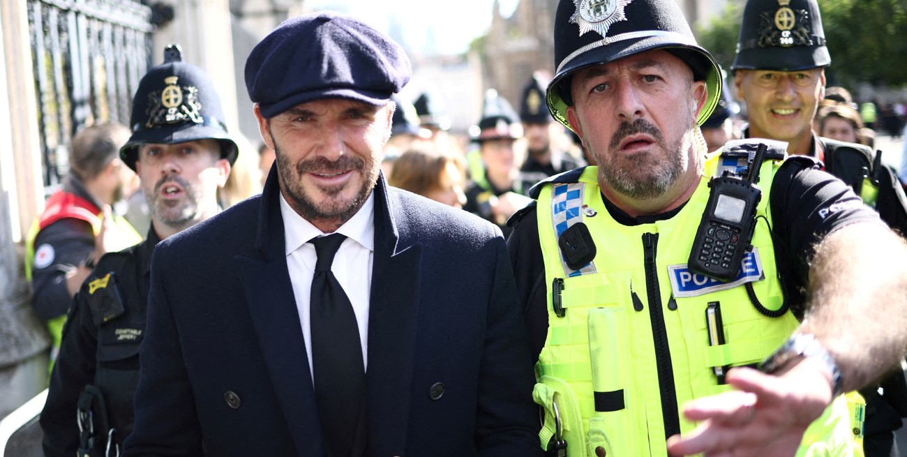 Former football player David Beckham leaves after paying his respects to Britain's Queen Elizabeth lying in state, following her death, in London, Britain September 16, 2022. REUTERS/Henry Nicholls
TPX IMAGES OF THE DAY