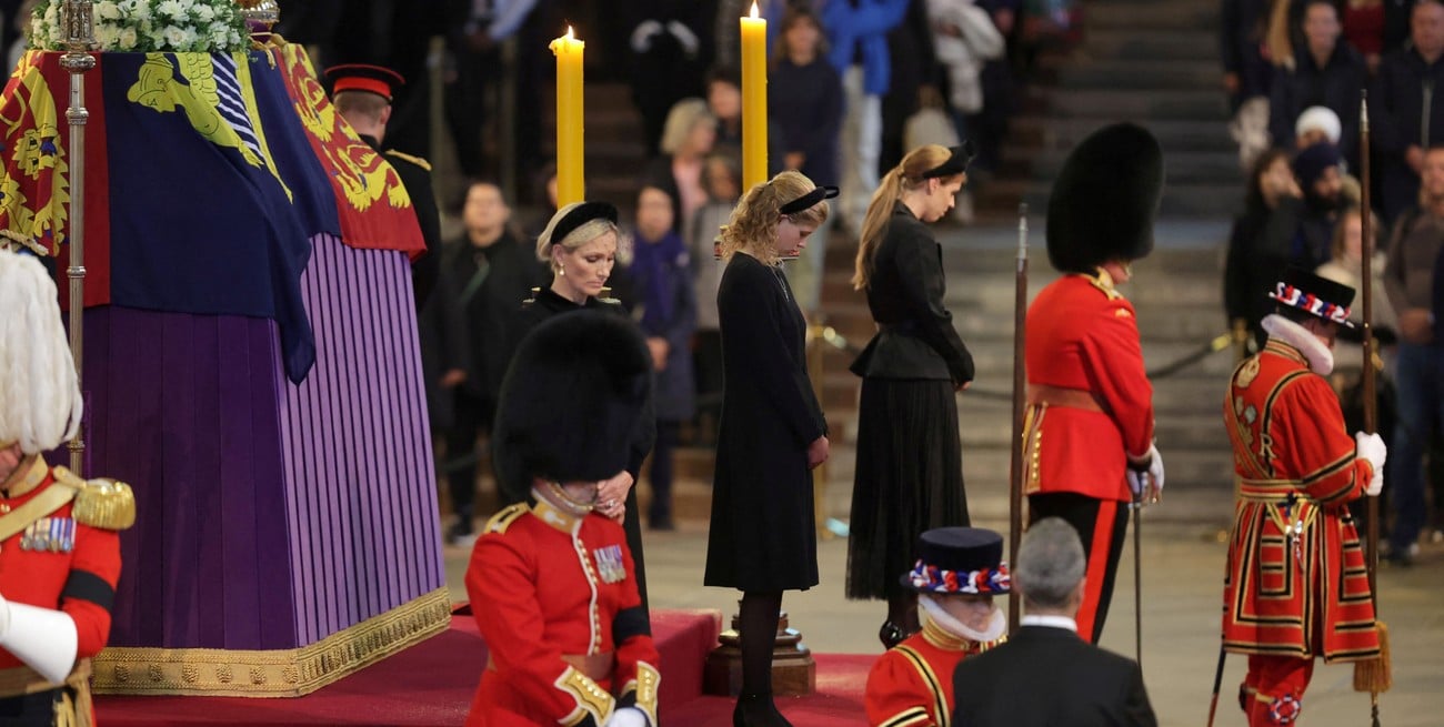 Miembros de la realeza siguen despidiendo a Isabel II. Crédito: Chris Jackson/Pool via REUTERS