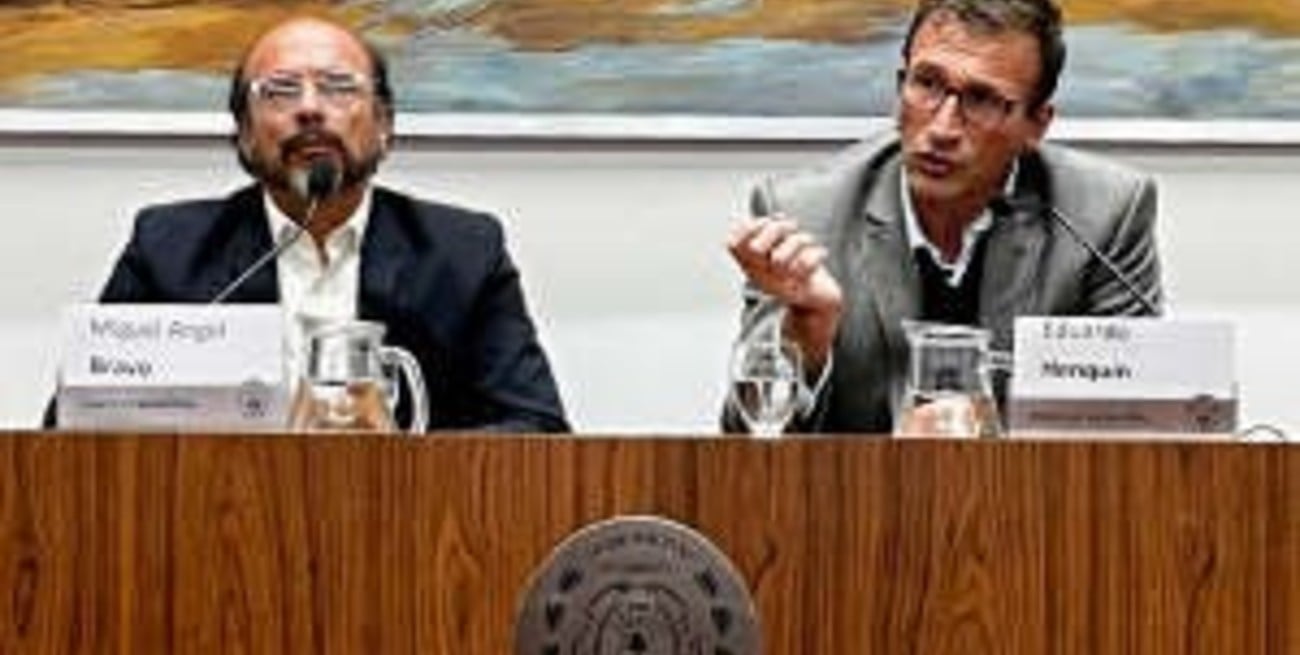 Miguel Ángel Bravo y Eduardo Henquín, los especialistas que disertaron en el Concejo.