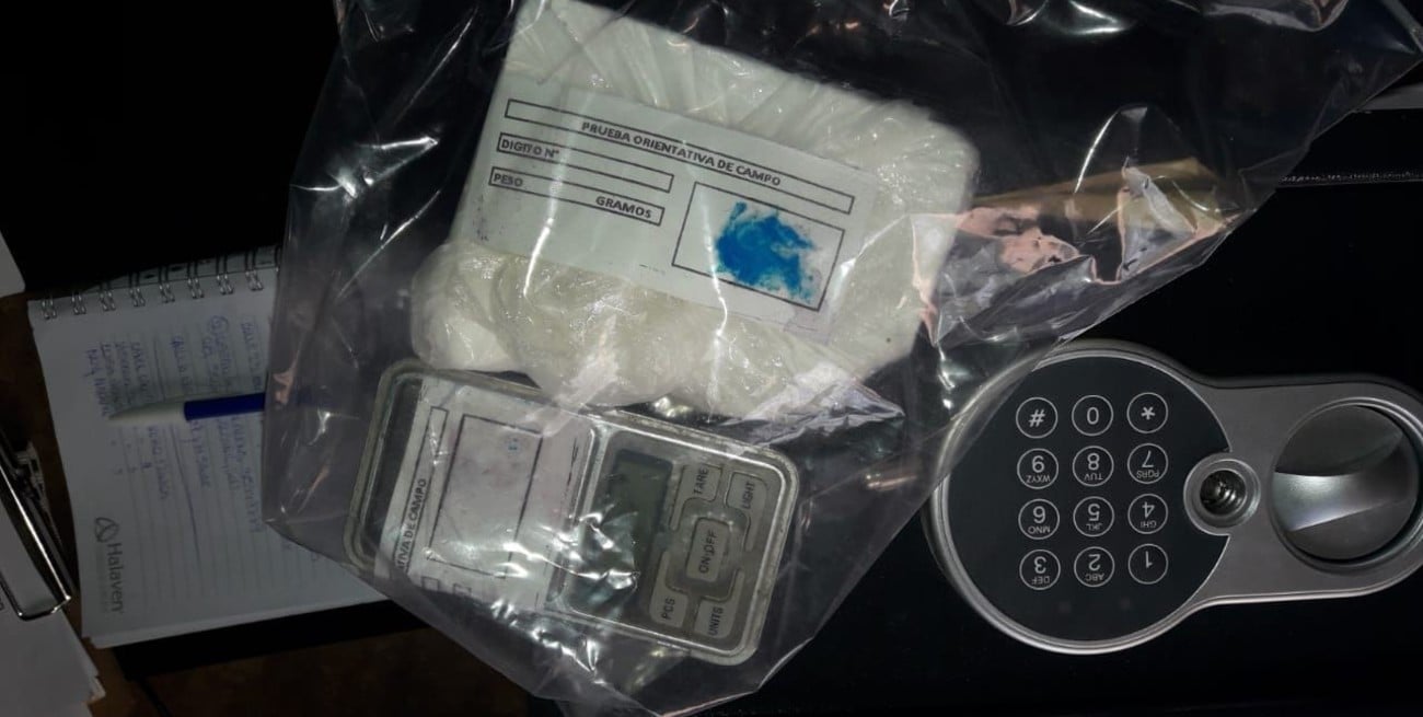 Los agentes incautaron otros objetos de interés.