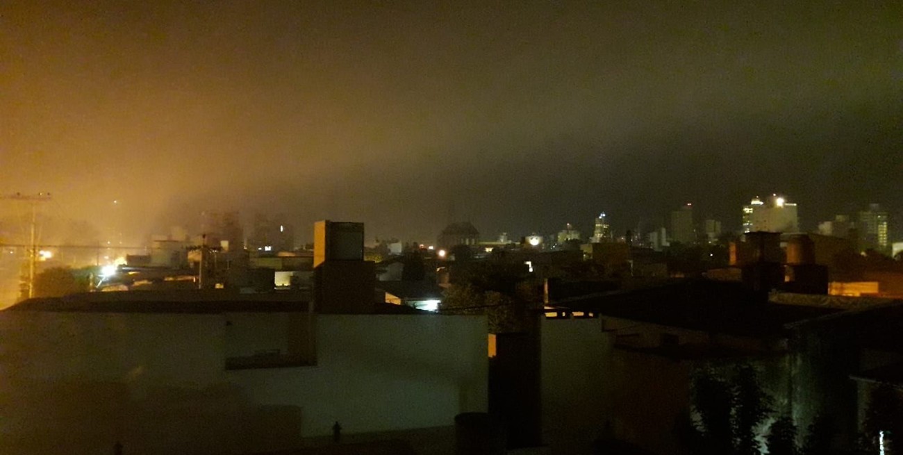 Otra imagen de la ciudad cubierta por el humo. Crédito: Periodismo ciudadano
