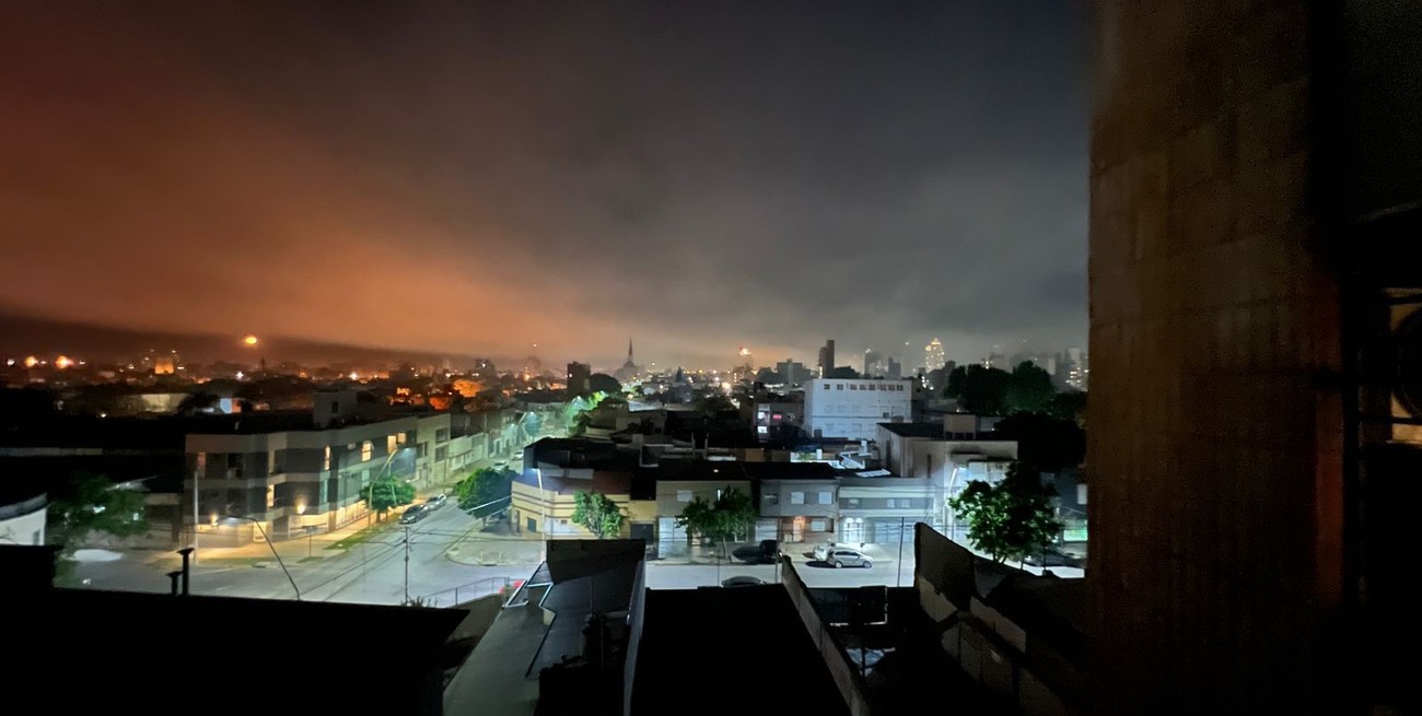 Luciano Molinas y P. Víttori (ciudad de Santa Fe), este martes por la noche. Crédito: Matias Calderón