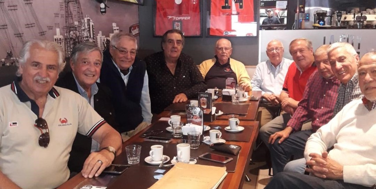 Otra toma de un reencuentro lleno de anécdotas y emociones. Crédito: El Litoral