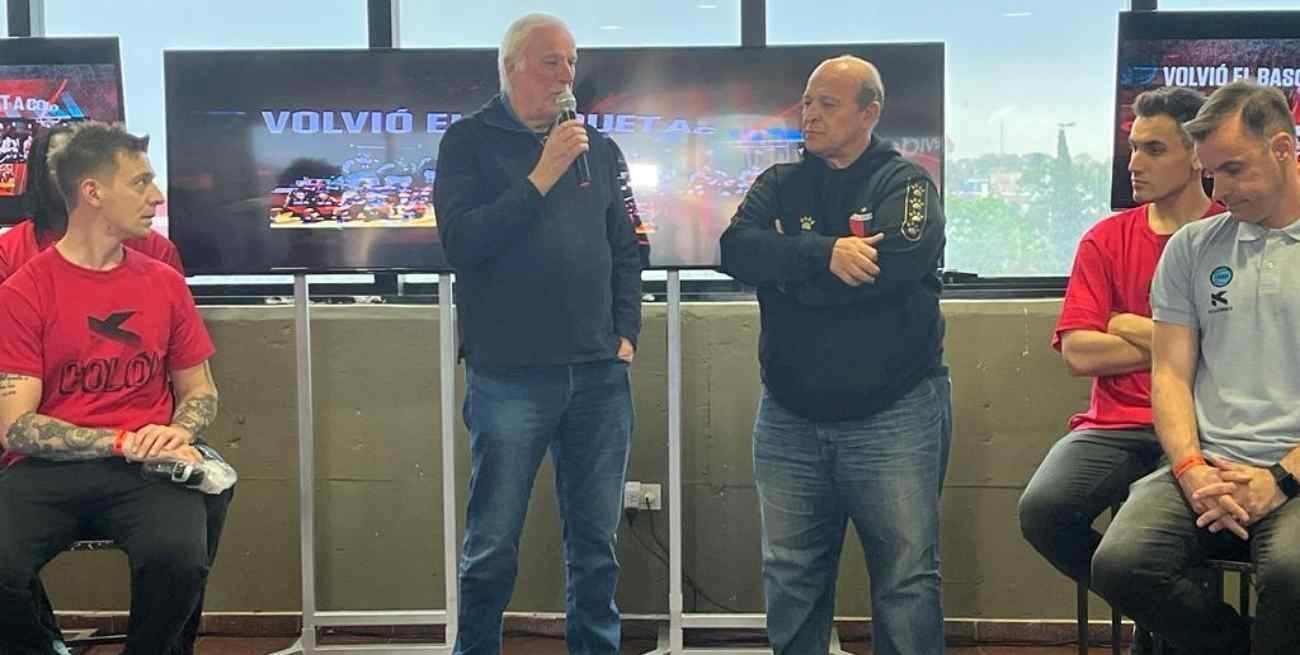 José Vignatti y Carlos Fertonani estuvieron acompañando al plantel en la presentación.