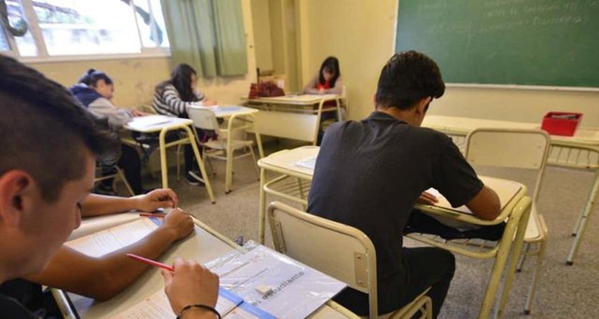 Las Becas Progresar ofrecen un aporte económico de hasta $240.000 en 12 cuotas mensuales, además de un acompañamiento tutorial y pedagógico personalizado para estudiantes.