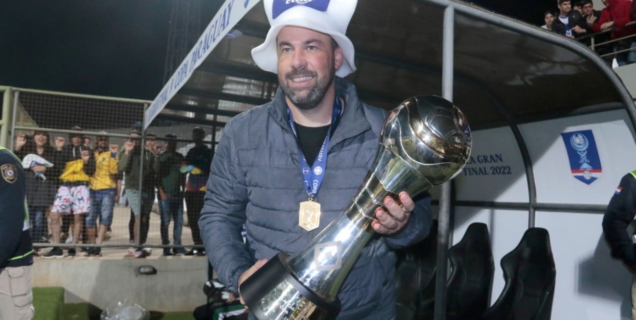 Juan Pablo Pumpido, campeón de Copa Paraguay con Sportivo Ameliano.