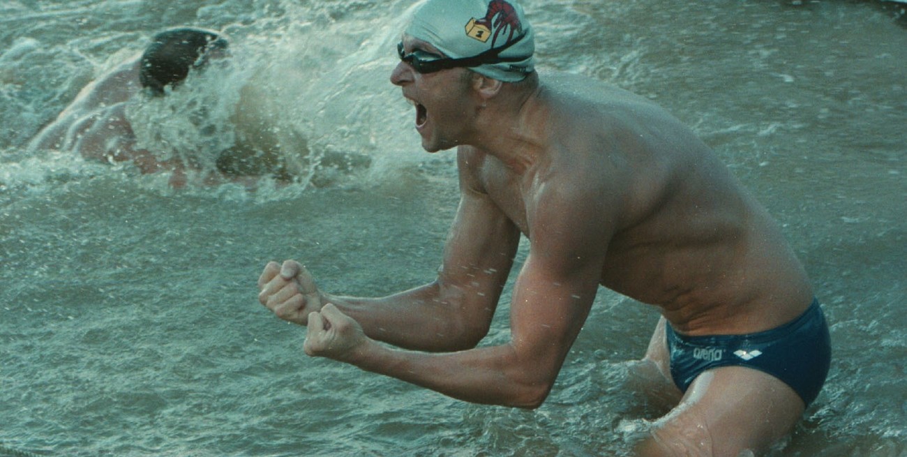 Stéphane Lecat en su llegada a la meta en 1999, su tercera maratón ganada. Foto: Archivo El Litoral.