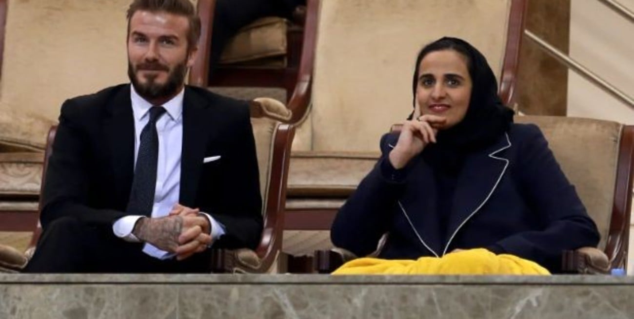 David Beckham junto a la hermana del emir, la jequesa Al-Mayassa, en 2015.