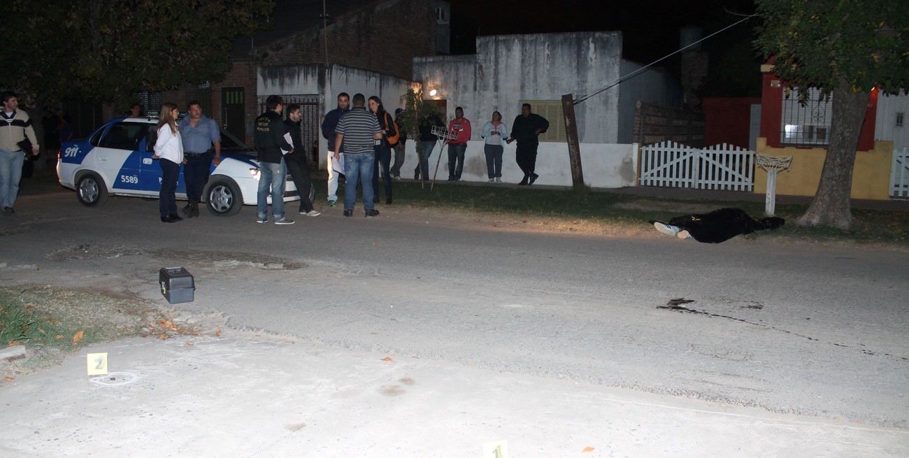 La escena del crimen. No hubo testigos del hecho, pero los rumores apuntan a oscuros personajes de la zona.