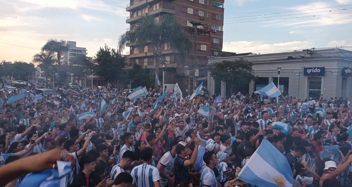 En Reconquista la gente salió a festejar. / Gentileza