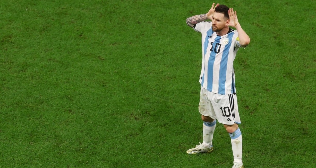Messi, dedicándole el gol al DT de Países Bajos, Van Gal. / Gentileza
