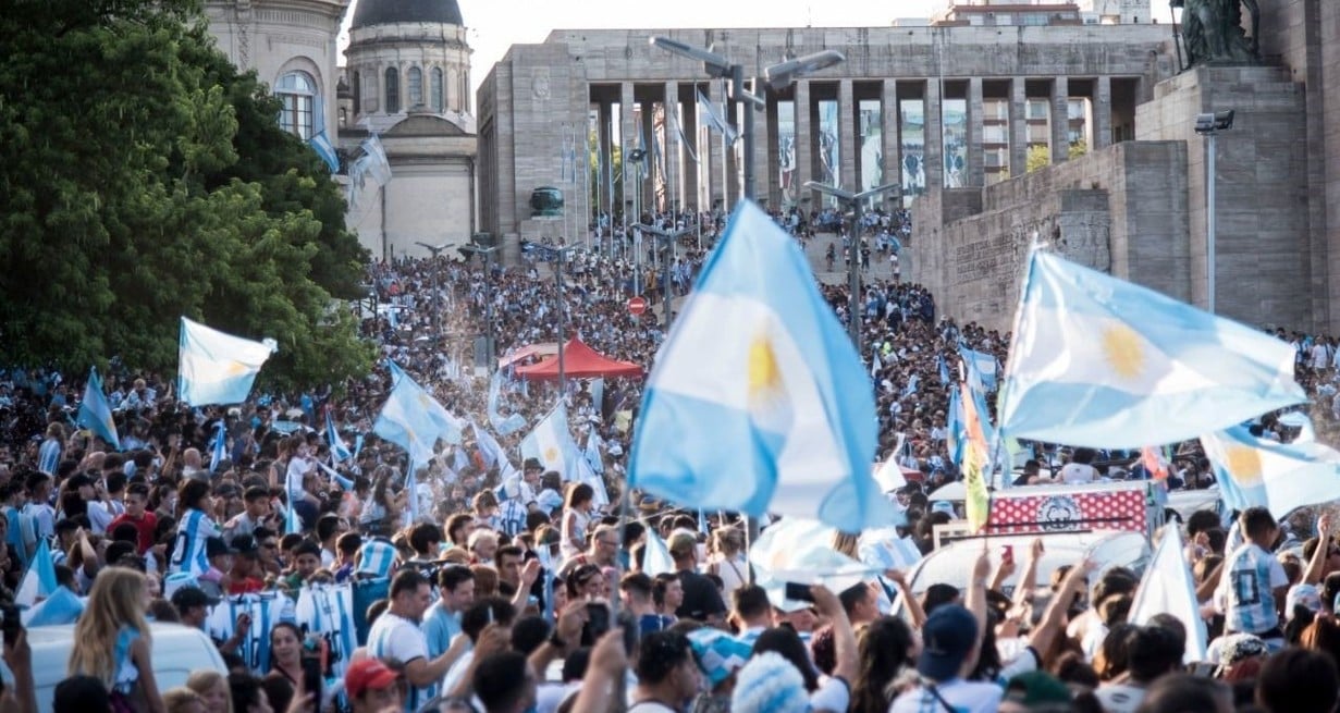 El Monumento Nacional a la Bandera, como es habitual, congregó los festejos. Foto: Marcelo Manera.