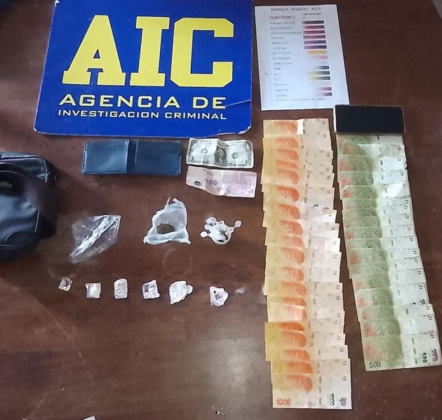 También secuestraron un envoltorio con marihuana y 27 mil pesos.