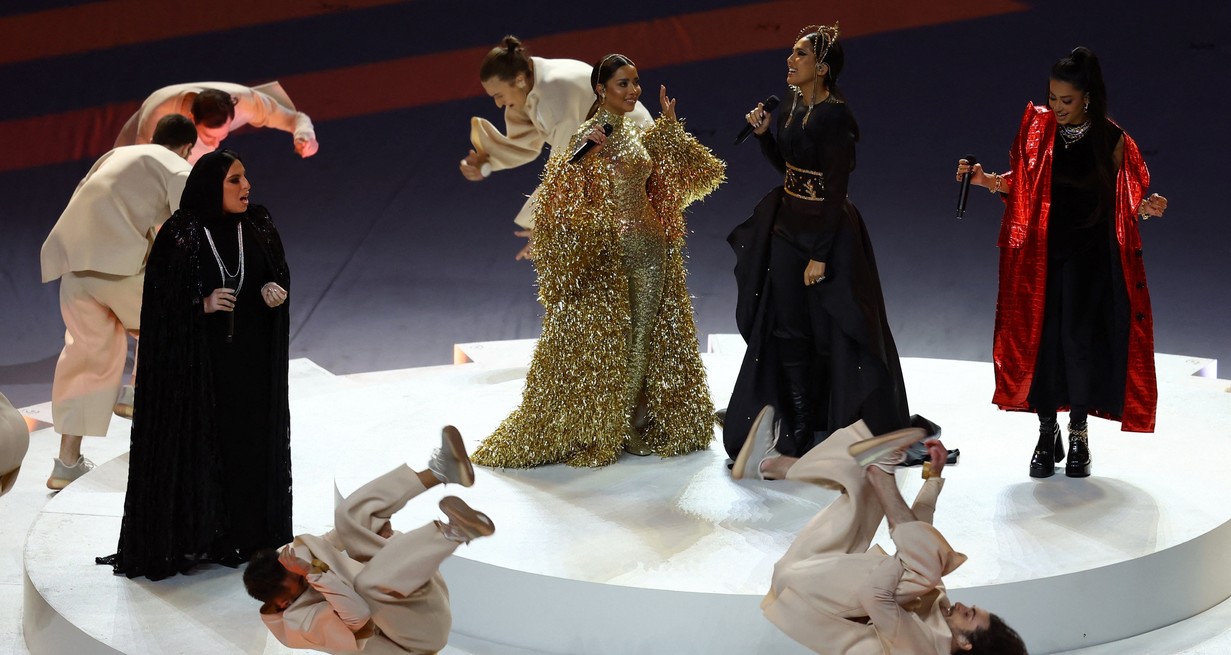 Nora Fatehi, Balqees, Rahma Riad y Manal en su presentación musical. Crédito: Paul Childs / Reuters