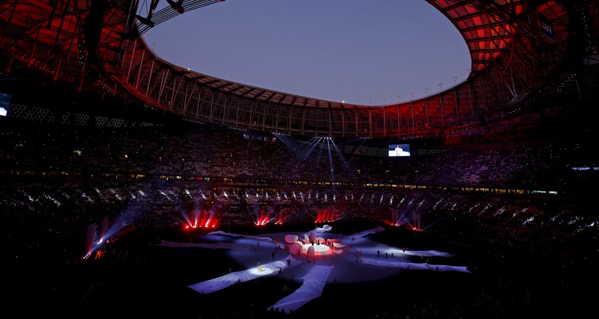El show de luces en el estadio de Lusail. Crédito: Molly Darlington / Reuters