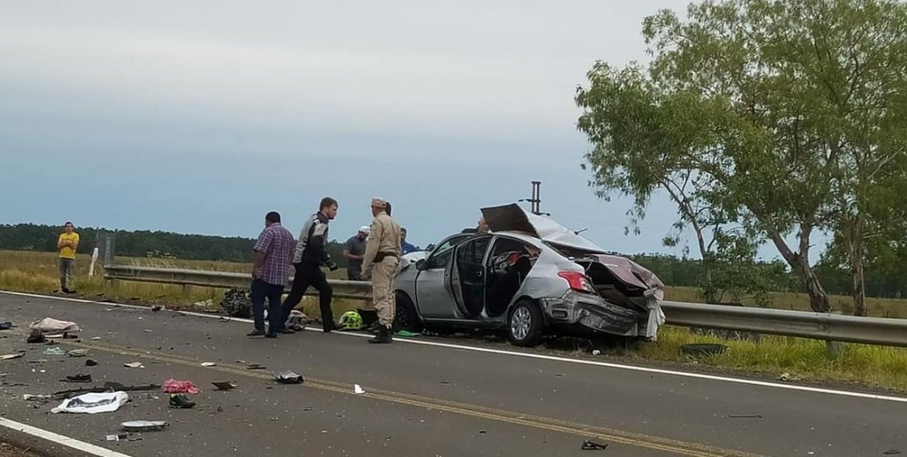 El camión aplastó al vehículo de menor porte, en el que se conducían las dos víctimas fatales.