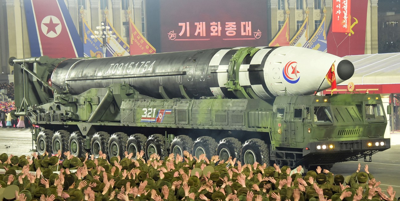 Las teorías apuntan a que estarían utilizando combustible sólido. Crédito: Korean Central News Agency (KCNA)