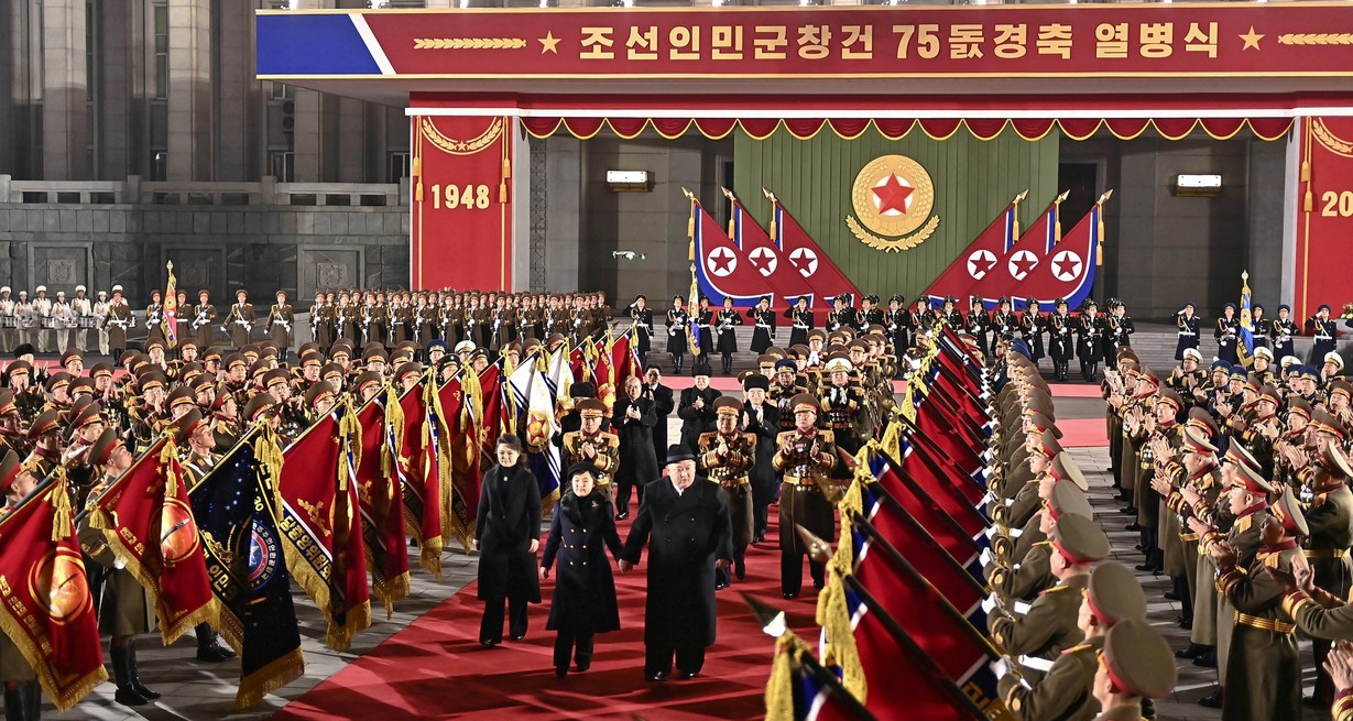 El ingreso de los Kim, emulando la figura de "familia real" de Corea del Norte. Crédito: Korean Central News Agency (KCNA)