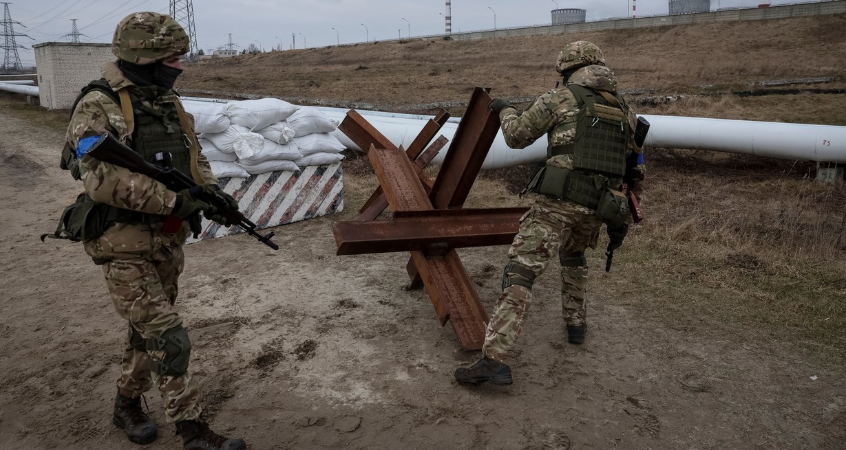 Militares ucranianos cerca de la frontera con Bielorrusia. Créditos: Gleb Garanich/ Reuters