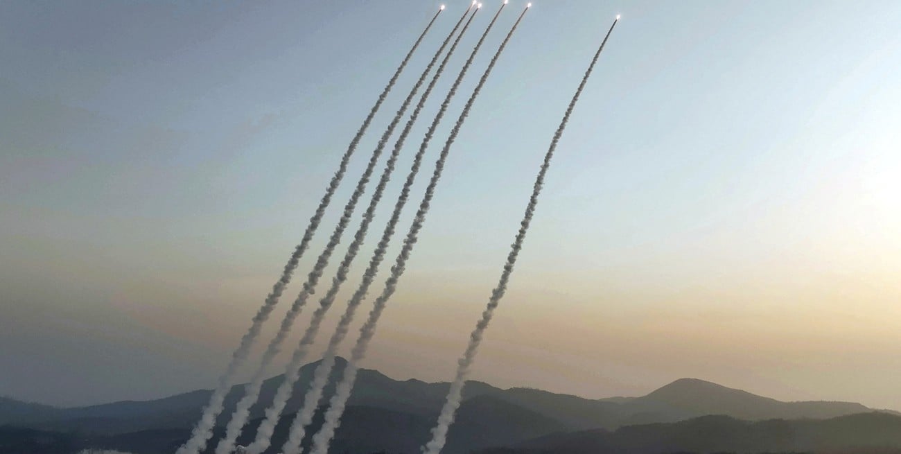 Los misiles que protagonizaron el simuladro. Crédito: KCNA (Agencia Telegráfica Central de Corea)