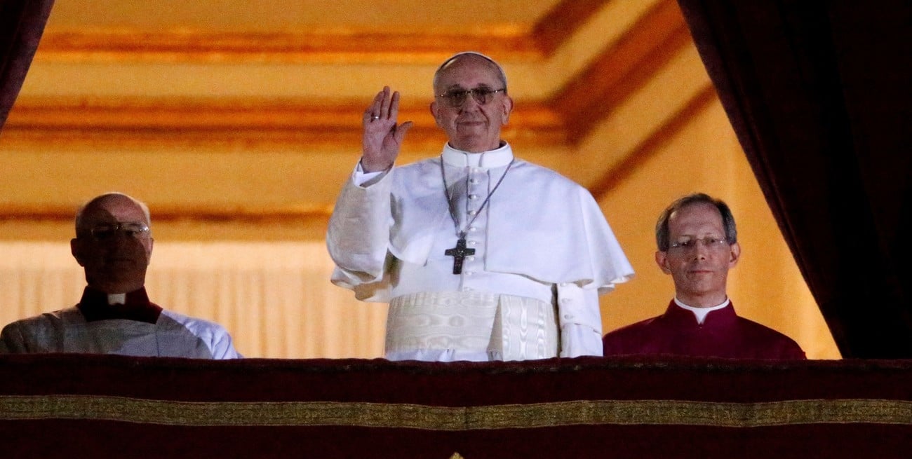 Jorge Bergoglio el 13 de marzo de 2013 cuando se convirtió en Papa Francisco. Crédito: Tony Gentile / Reuters