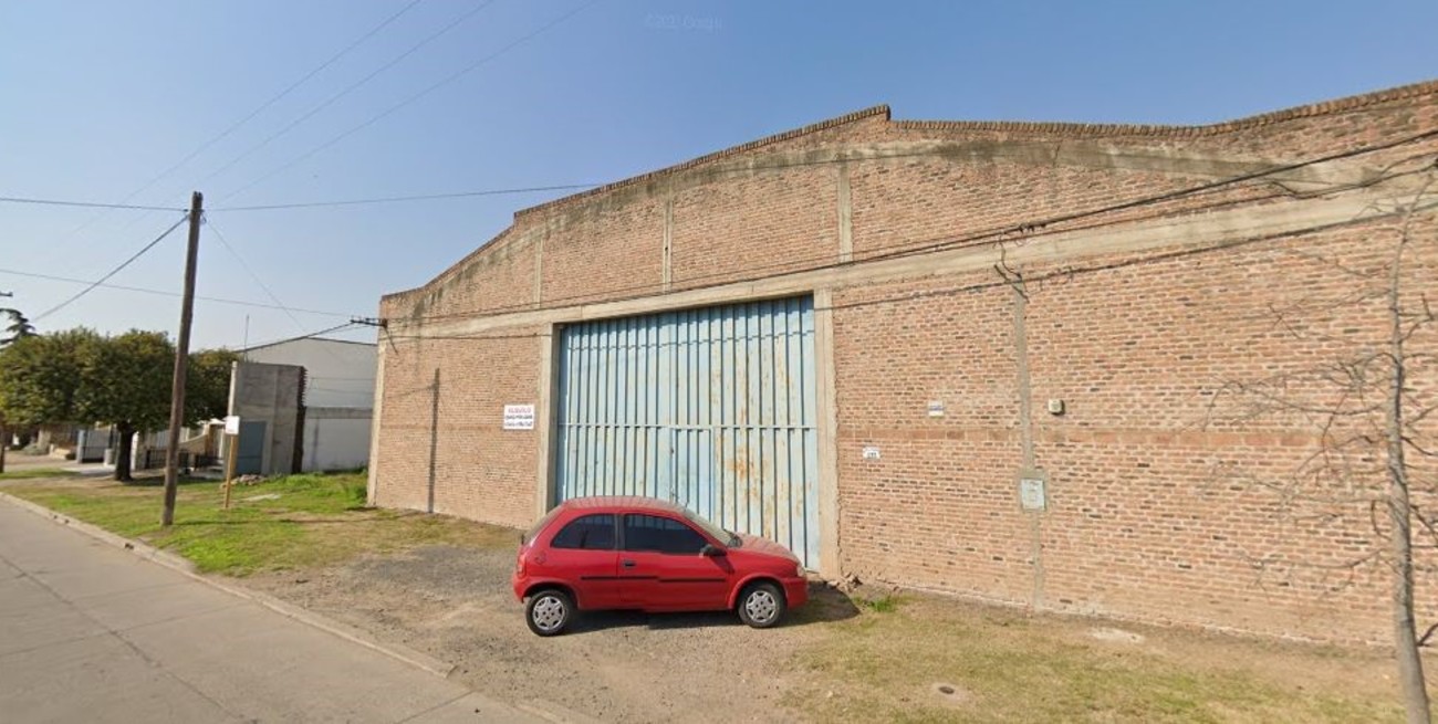La mayoría de los vehículos incautados fueron hallados dentro de un galpón de la calle Lisandro de la Torre 133 de General Lagos. Captura Google Street View