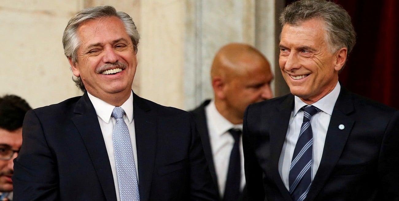 Fernández y Macri en el traspaso de mando en diciembre de 2019. Crédito: Agustin Marcarian / Reuters