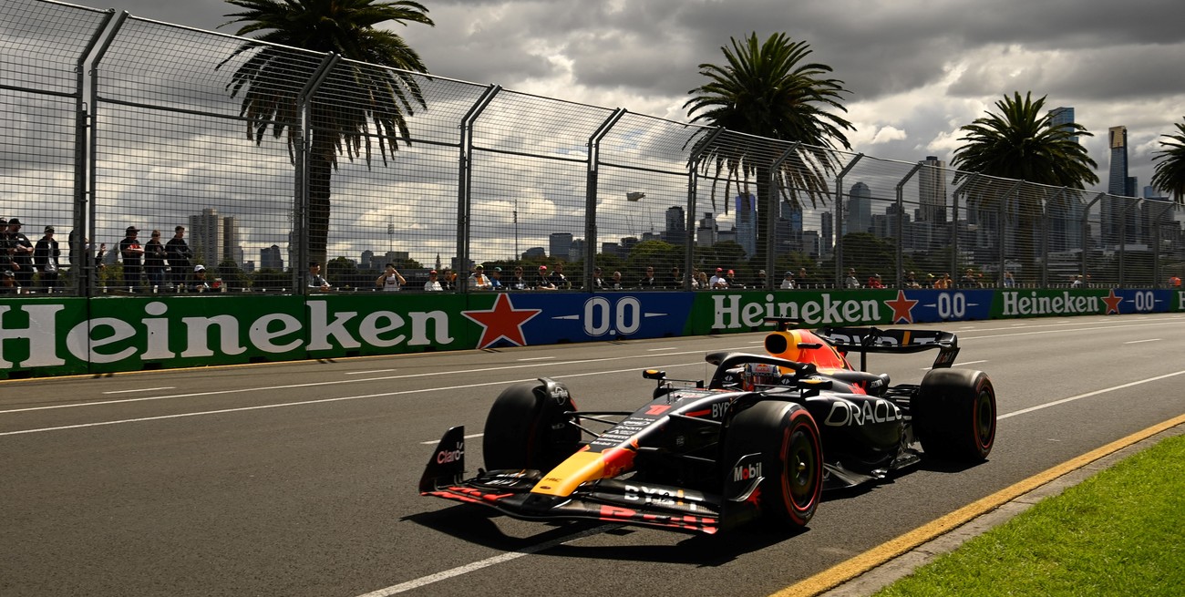 Max Verstappen en acción en las pruebas libres de la Gran Premio de Australia. Créditos: REUTERS/Jaimi Joy