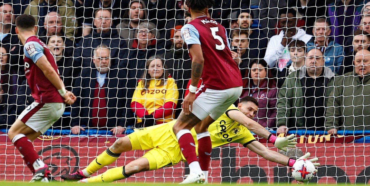 Destacada actuación de Emiliano Martinez. Crédito: Peter Nicholls / Reuters