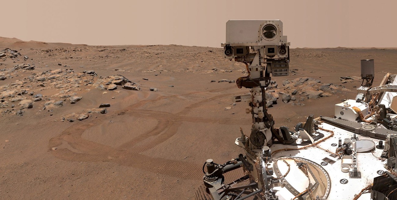 El perseverance explorando en Marte. Crédito: NASA/JPL