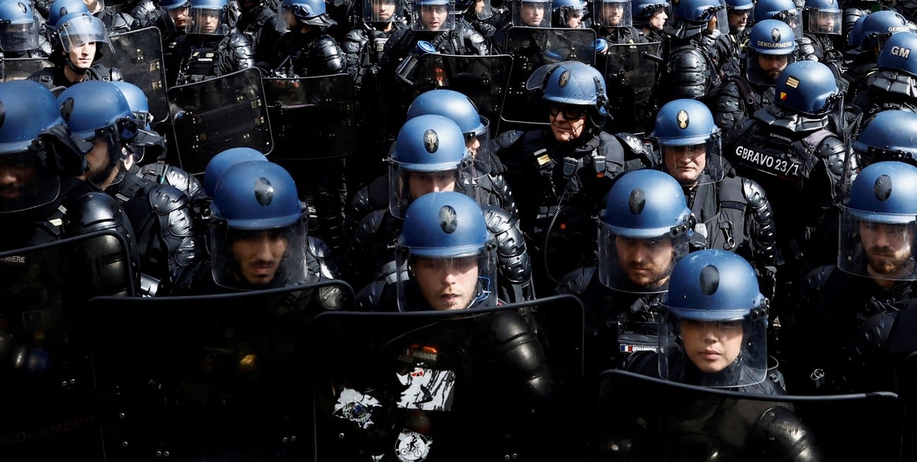 El accionar de los gendarmes franceses. Crédito: Stephane Mahe / Reuters