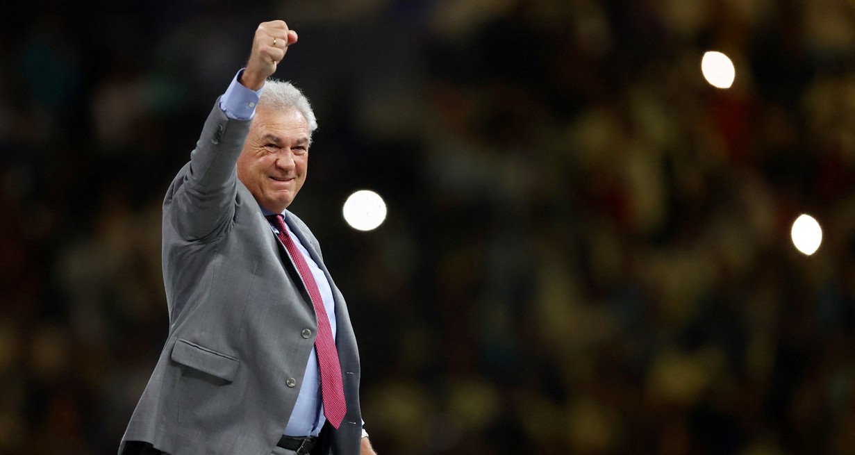 Nery Pumpido tras entregar la Copa del Mundo en Qatar. Crédito: Hannah Mckay / Reuters