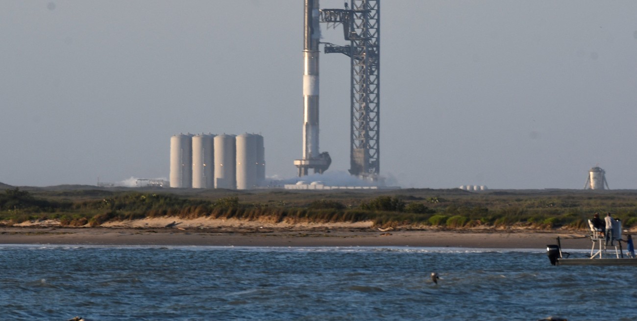 Starship a la espera de su despegue. Crédito: Gene Blevins / Reuters
