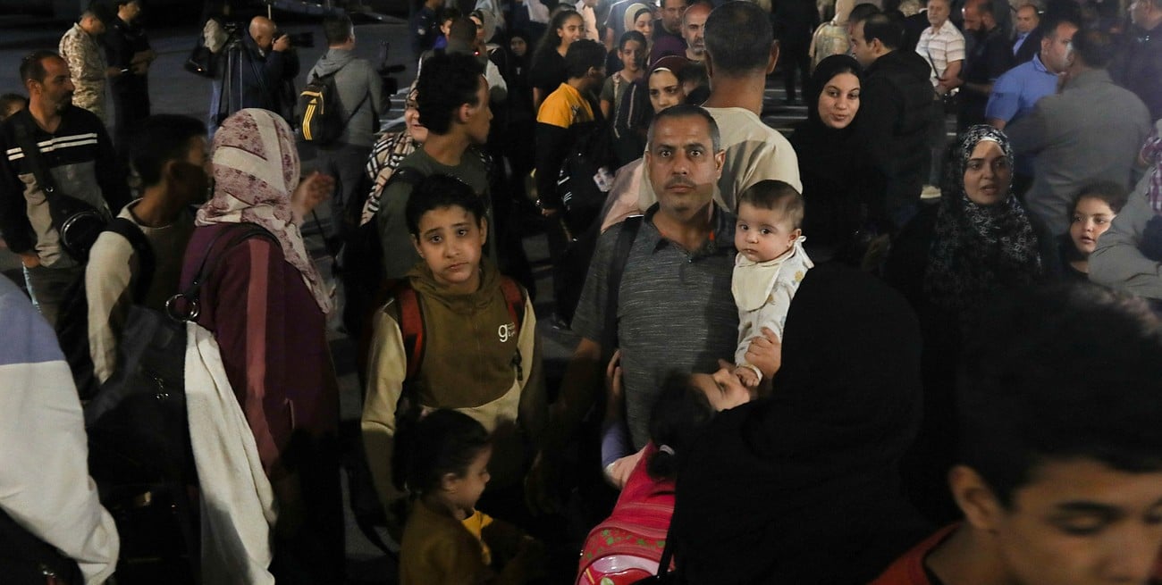 Familias evacuadas de Sudán. Crédito: Alaa Al Sukhni