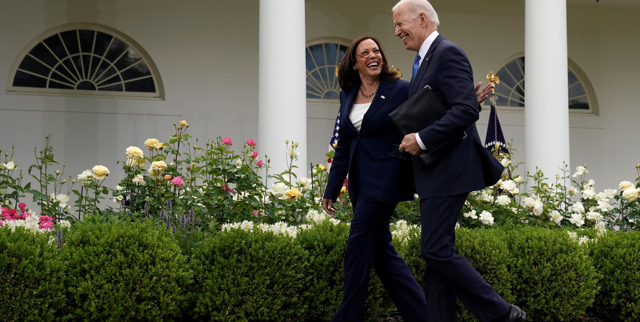 Joe Biden junto a Kamala Harris. Crédito: Kevin Lamarque / Reuters