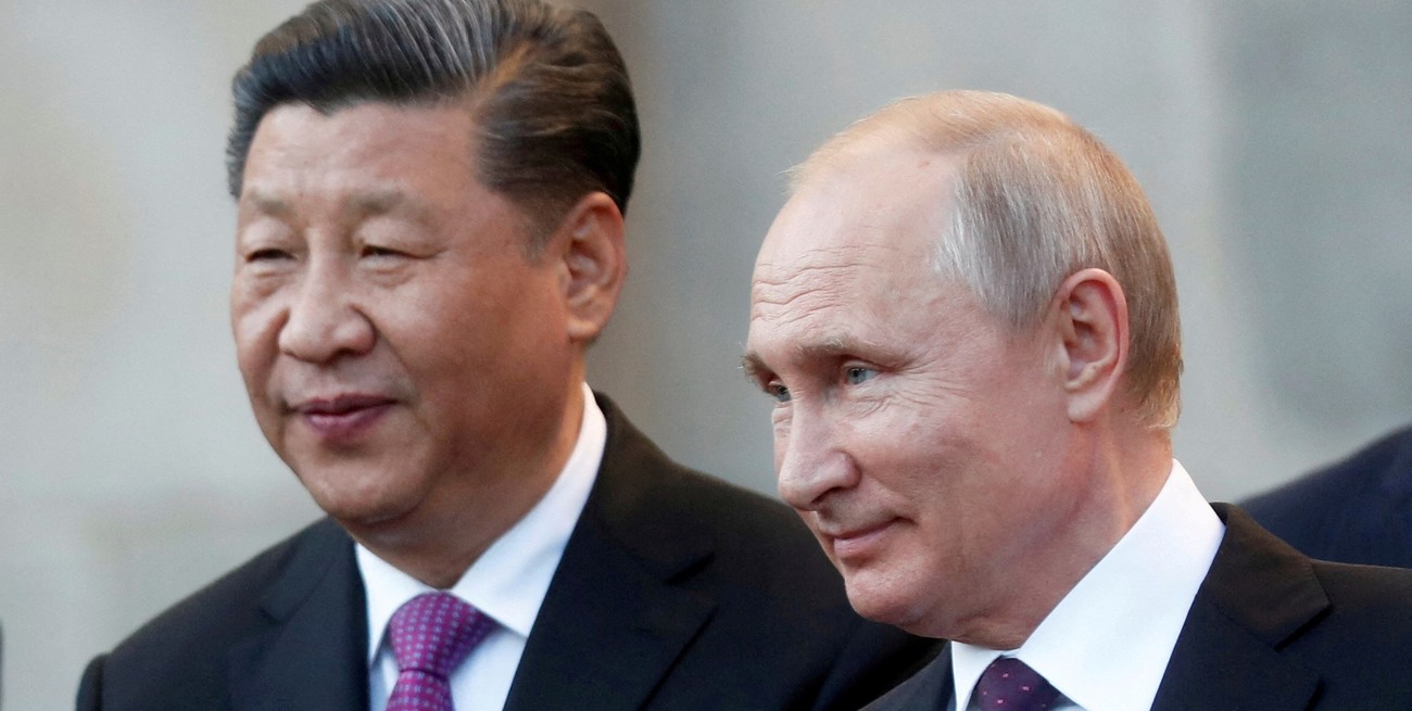 Xi Jinping junto a Volodímir Zelenski. Crédito: Maxim Shipenkov / Reuters