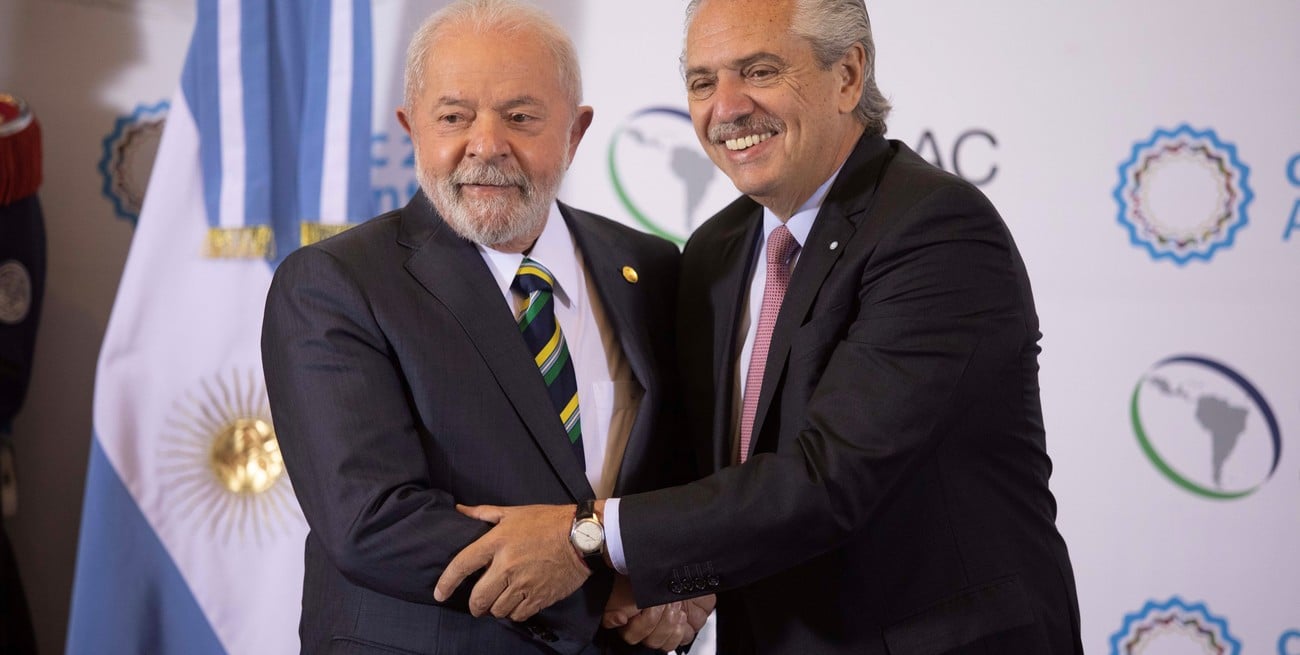 Lula da Silva junto a Alberto Fernández. Crédito: Xinhua / Martín Zabala