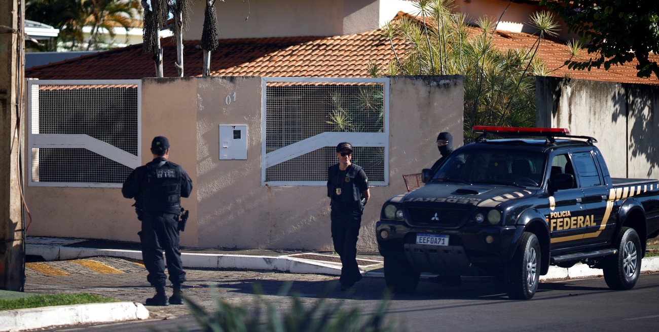 Allanamiento en una casa de Bolsonaro. Crédito: Adriano Machado / Reuters