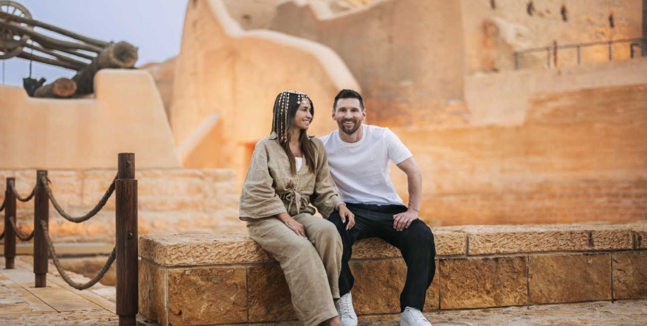 Lionel Messi y Antonela Roccuzzo. Crédito: Ministerio de Turismo de Arabia Saudita