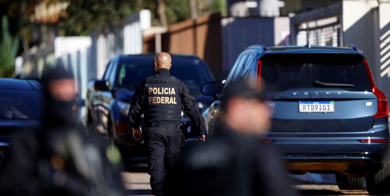 Allanamiento en una casa de Bolsonaro. Crédito: Adriano Machado / Reuters