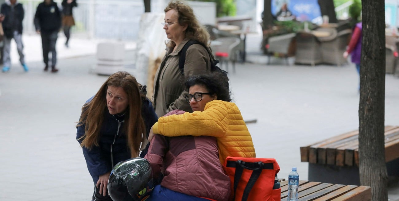 El dolor de los familiares en Belgrado. Crédito: Djordje Kojadinovic / Reuters