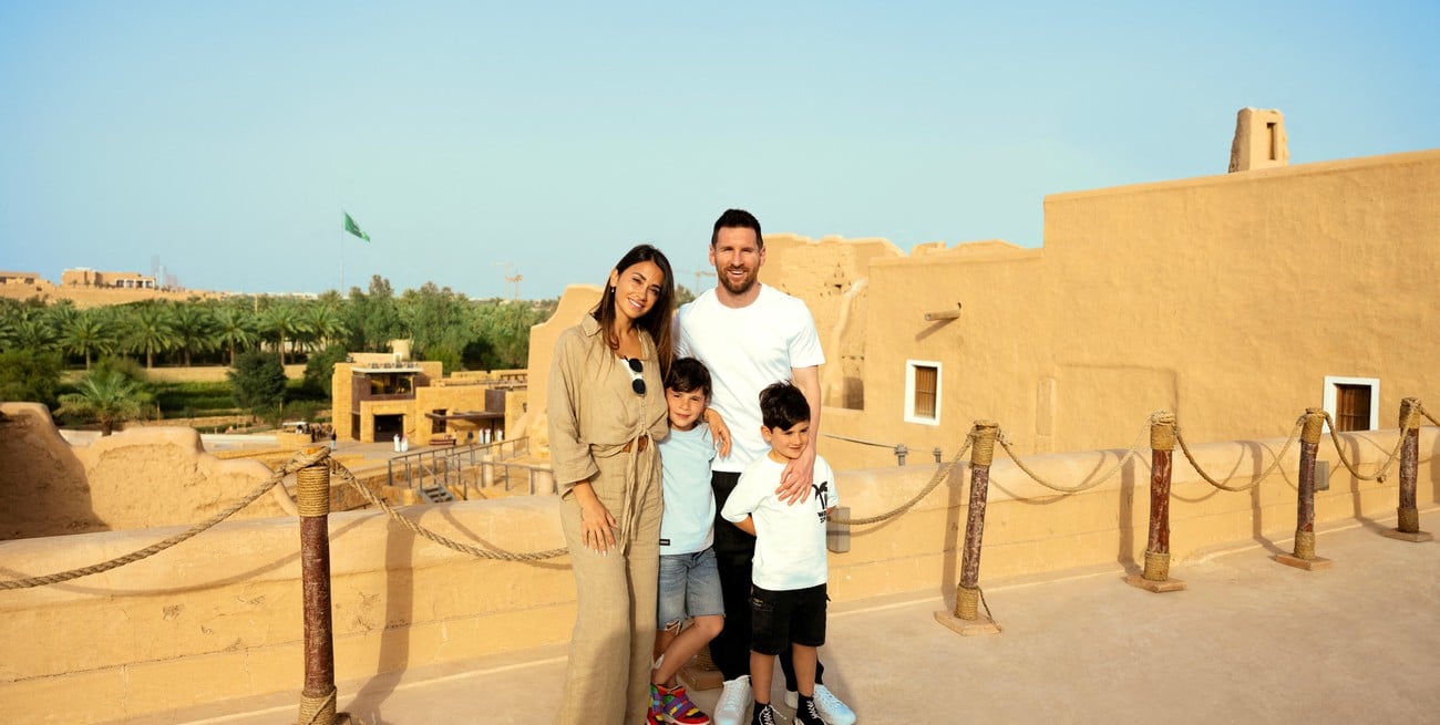 Lionel, Antonella, Mateo y Ciro. Crédito: Arabia Saudi Ministry of Tourism / Reuters