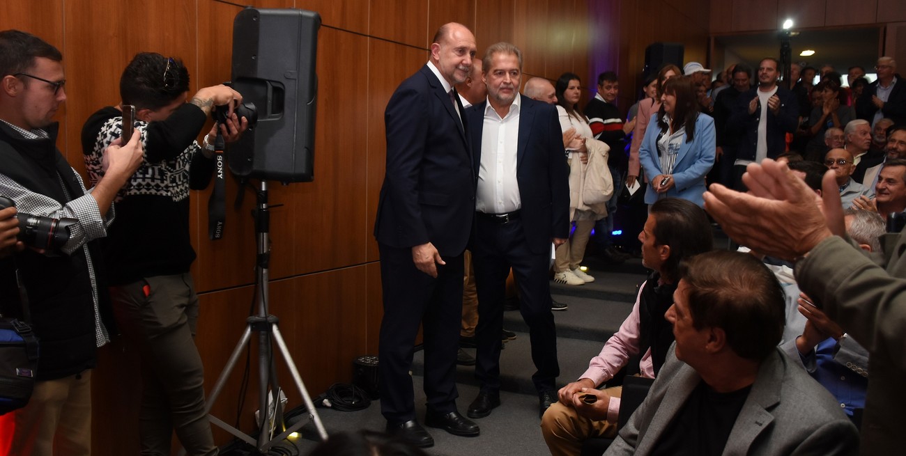 Omar Perotti dijo que el PJ tendrá "varios" candidatos a gobernador en las primarias. Roberto Mirabella sería uno de ellos. Crédito: Guillermo Di Salvatore