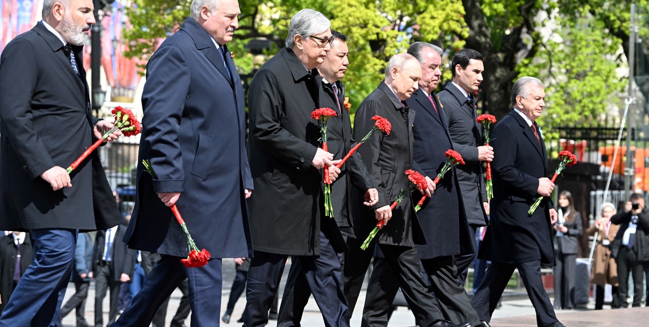Putin junto a otros siete mandatarios que visitaron Moscú. Crédito: Sputnik/Alexei Maishev