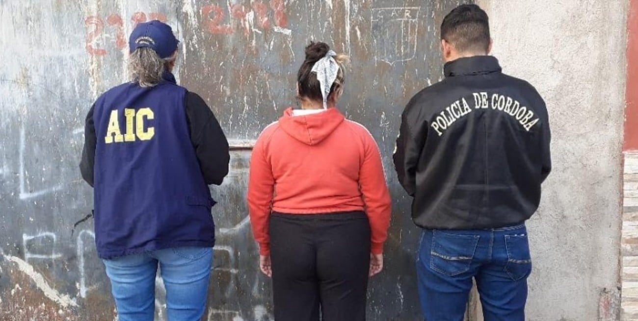 Las personas detenidas permanecerán provisionalmente bajo custodia en las instalaciones de la policía de Córdoba hasta que se emita el respectivo exhorto para su traslado a la ciudad de Casilda, donde se llevará a cabo la correspondiente audiencia imputativa.